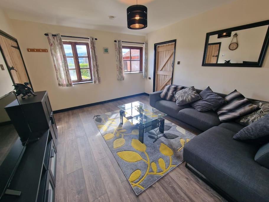 Swallows Nest Guest House - With Hot Tub Abergavenny Exterior photo